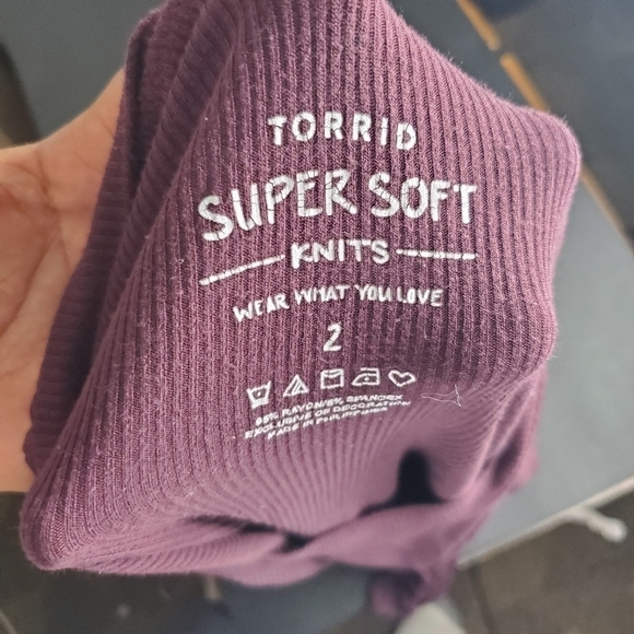 Torrid Women’s Super Soft Knits Solid Long Sleeved Tshirt Size 2 - Picture 4 of 5